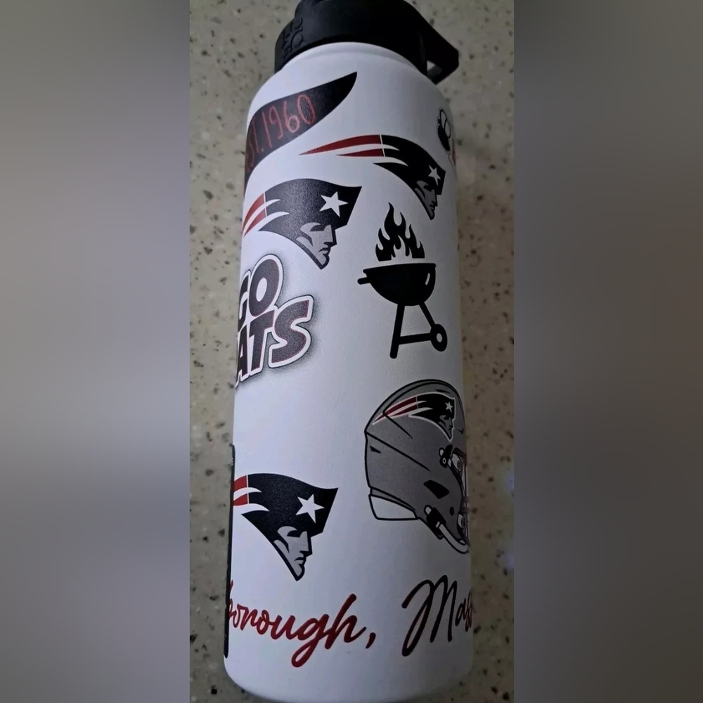 New England Patriots 34oz. Native Quencher Bottle - Picture 10 of 12